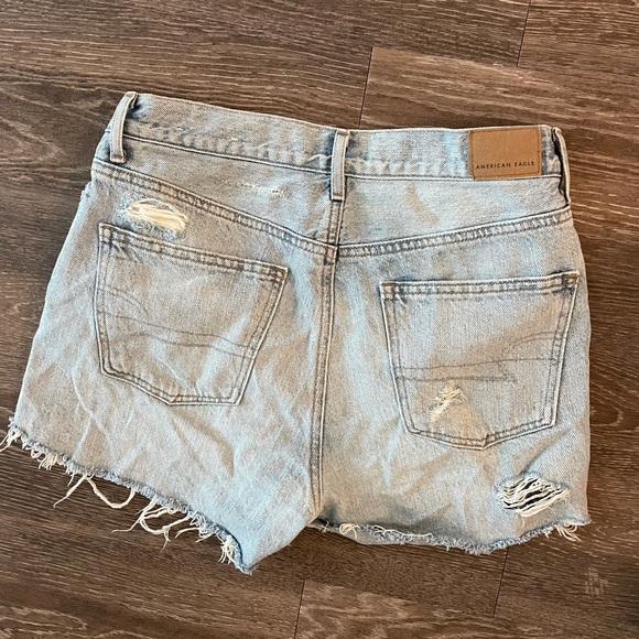 American Eagle Light Wash Shorts - Picture 3 of 3